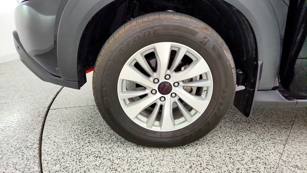 Used 2025 Super Black Nissan 4x4 PRO-4X image 9