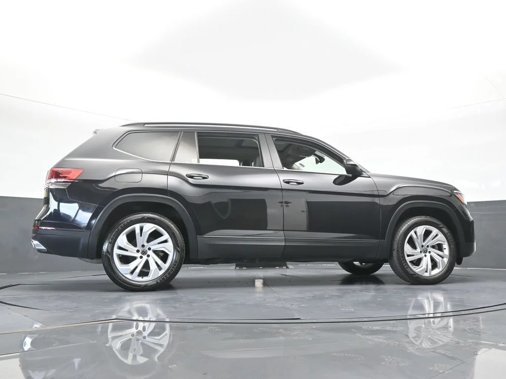 Used 2021 Deep Black Volkswagen 2.0T SE w/Technology image 62