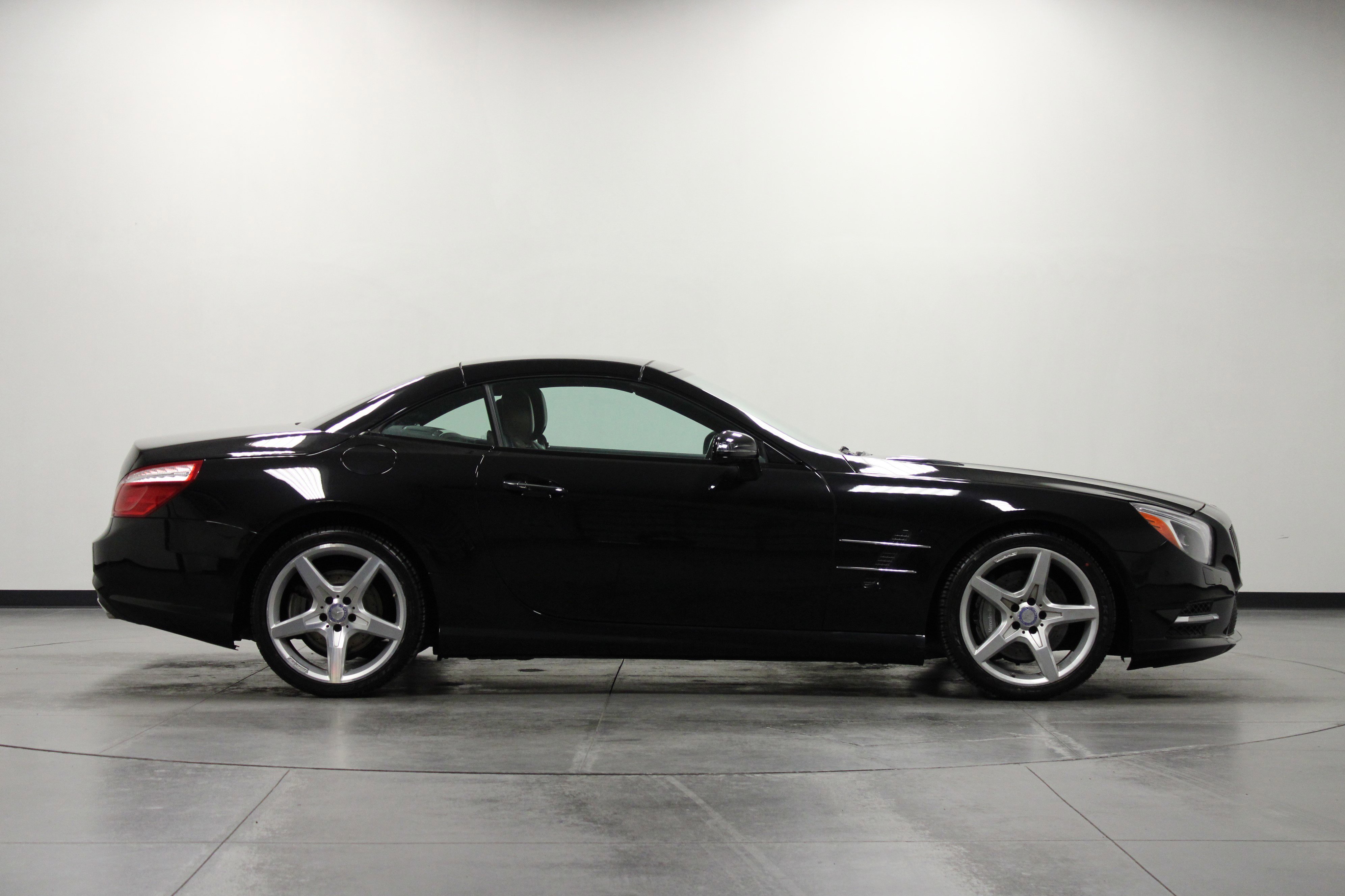 Used 2015 Black Mercedes-Benz SL 400 Roadster image 3