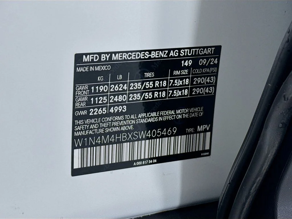 Certified Used 2025 Polar White Mercedes-Benz GLB 250 image 31
