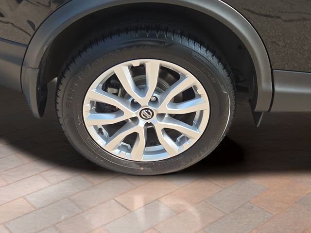 Used 2022 Magnetic Black Pearl Nissan SV image 4