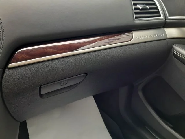 Used 2018 Blue Ford Platinum image 34