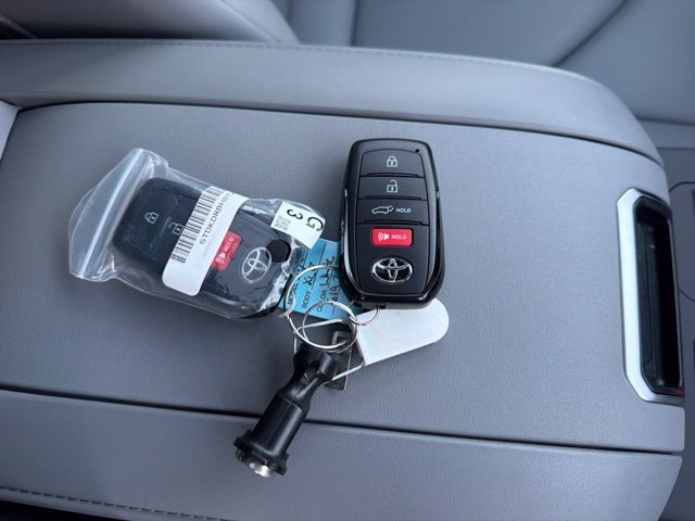 New 2026 Wind Chill Pearl <sup>1</sup> Toyota  XLE image 28