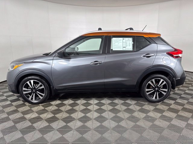 Used 2019 Gray Nissan SV image 7