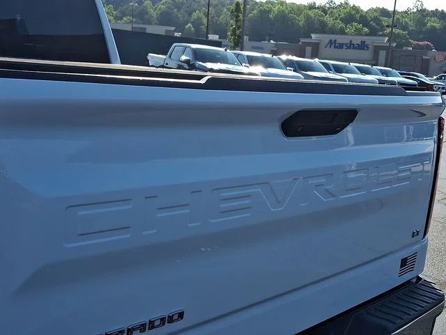 Used 2019 White Chevrolet LT image 29