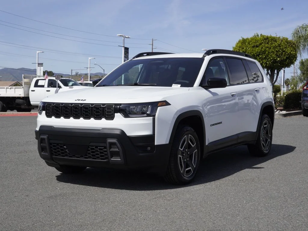New 2026 Bright White Clear-Coat Exterior Paint Jeep Laredo image 7