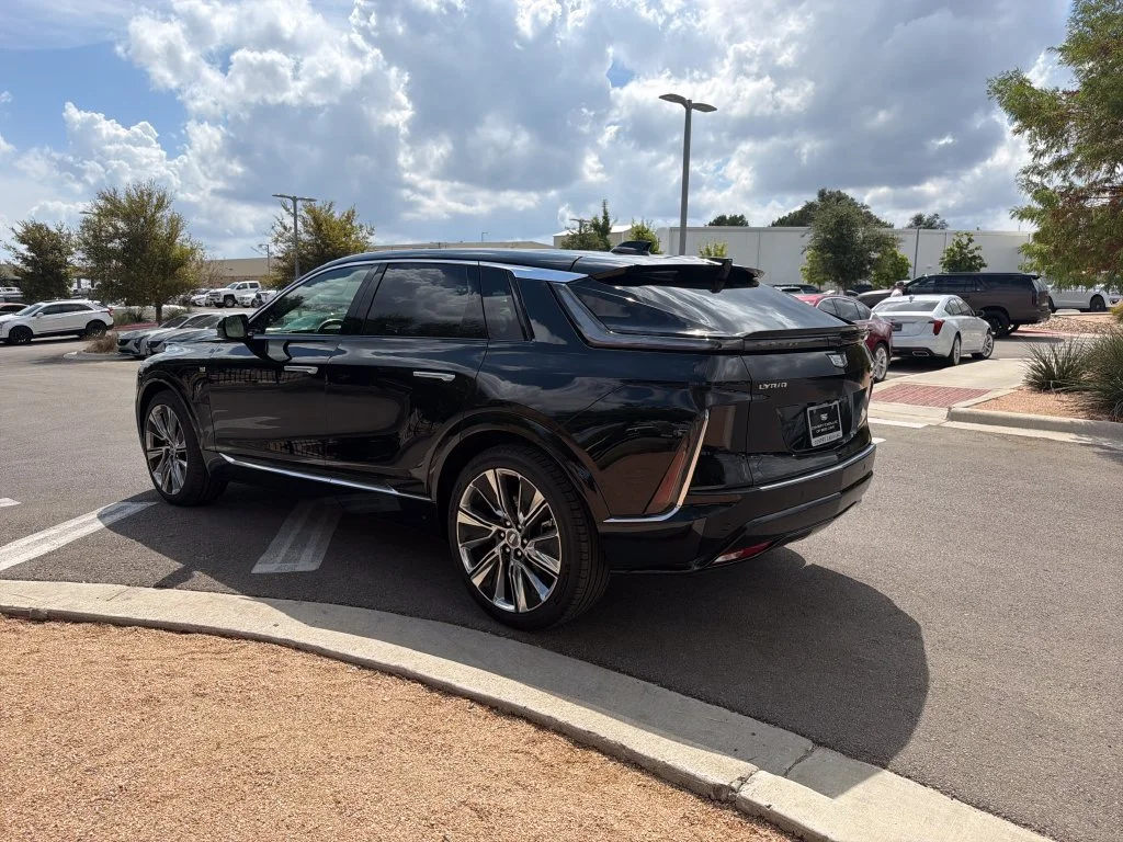 2027 Cadillac LYRIQ Signature Luxury - Photo 7