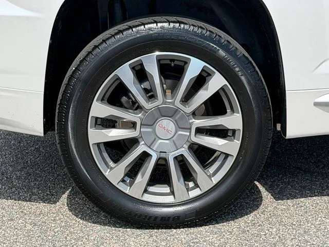 Used 2017 White GMC Denali image 32