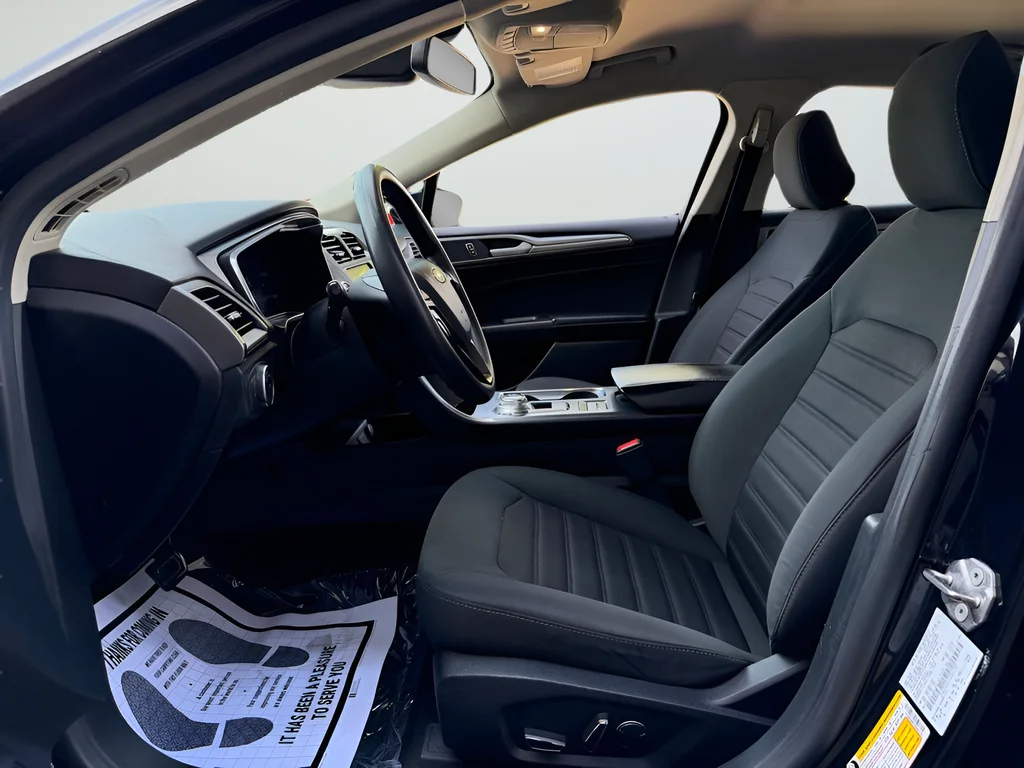 Used 2020 Black Ford SE image 11