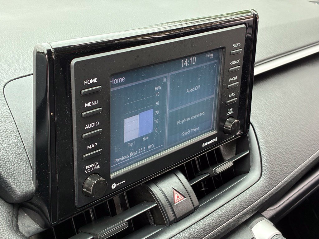 Used 2020 White Toyota XLE image 18
