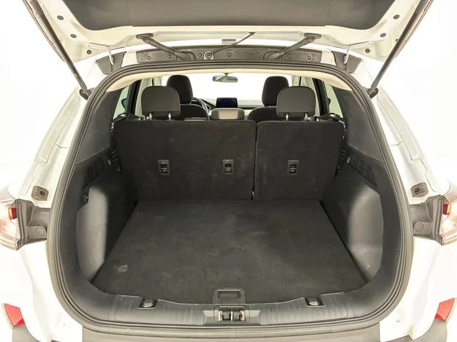 Used 2022 White Ford SE image 17