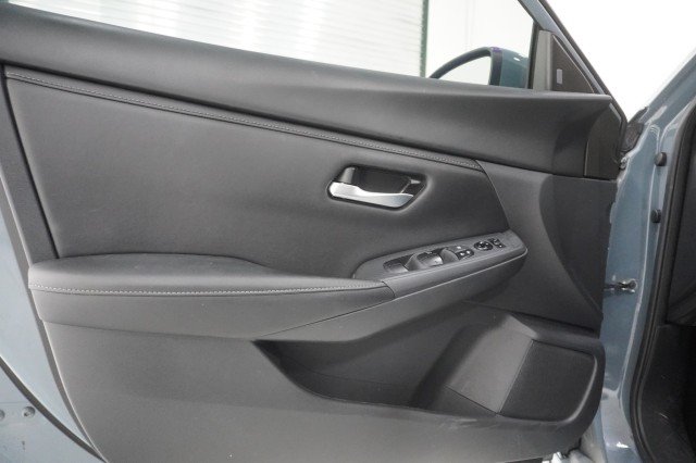 Used 2025  Nissan SV image 13