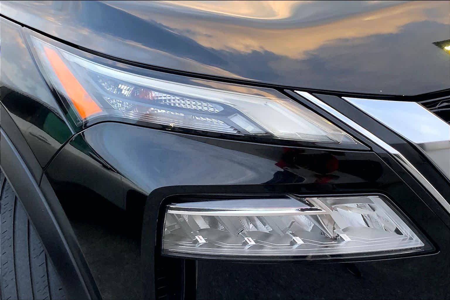 Used 2023 Super Black Nissan SV image 24