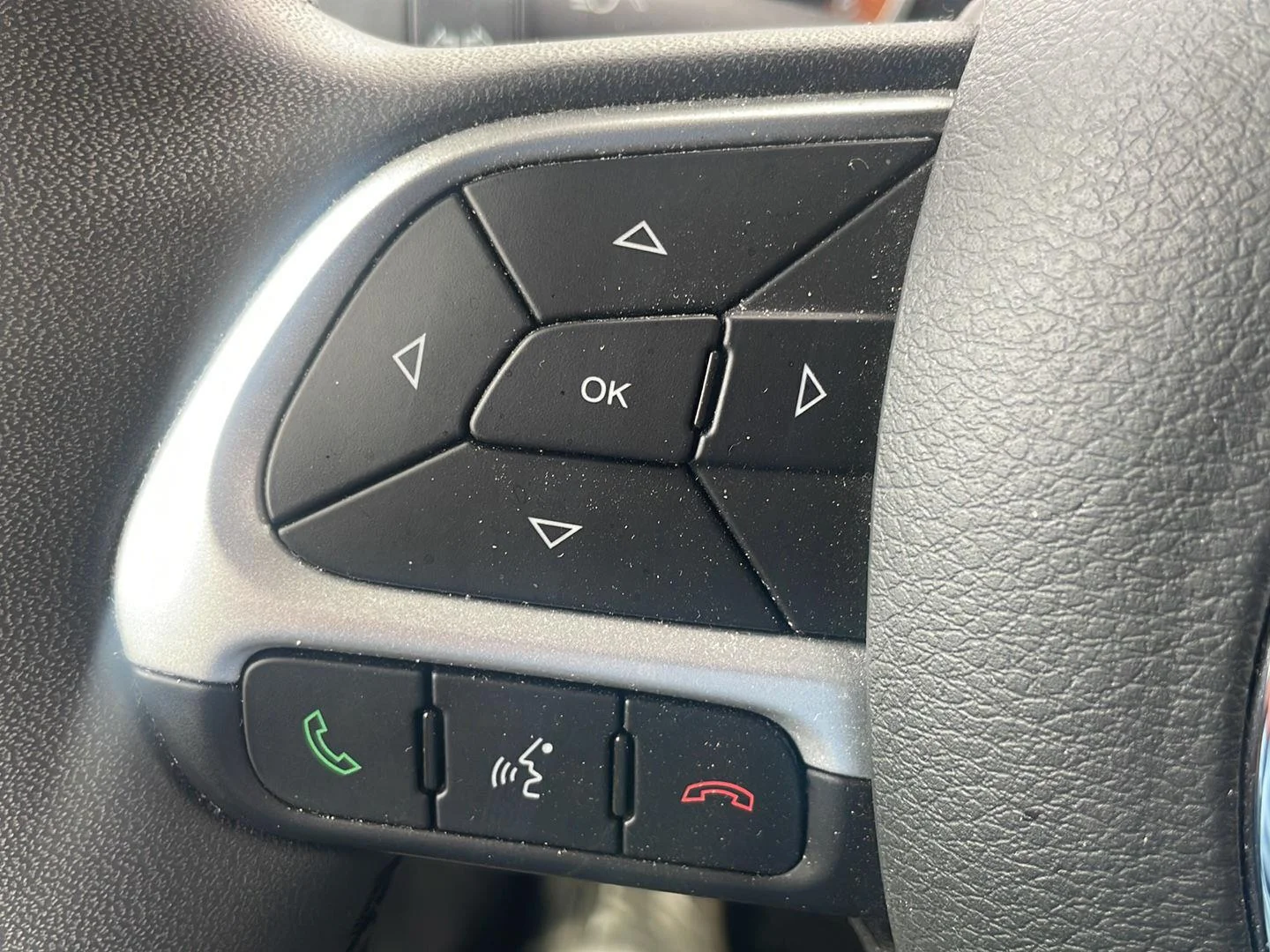 Used 2020 Alpine White Clearcoat Jeep Latitude image 2