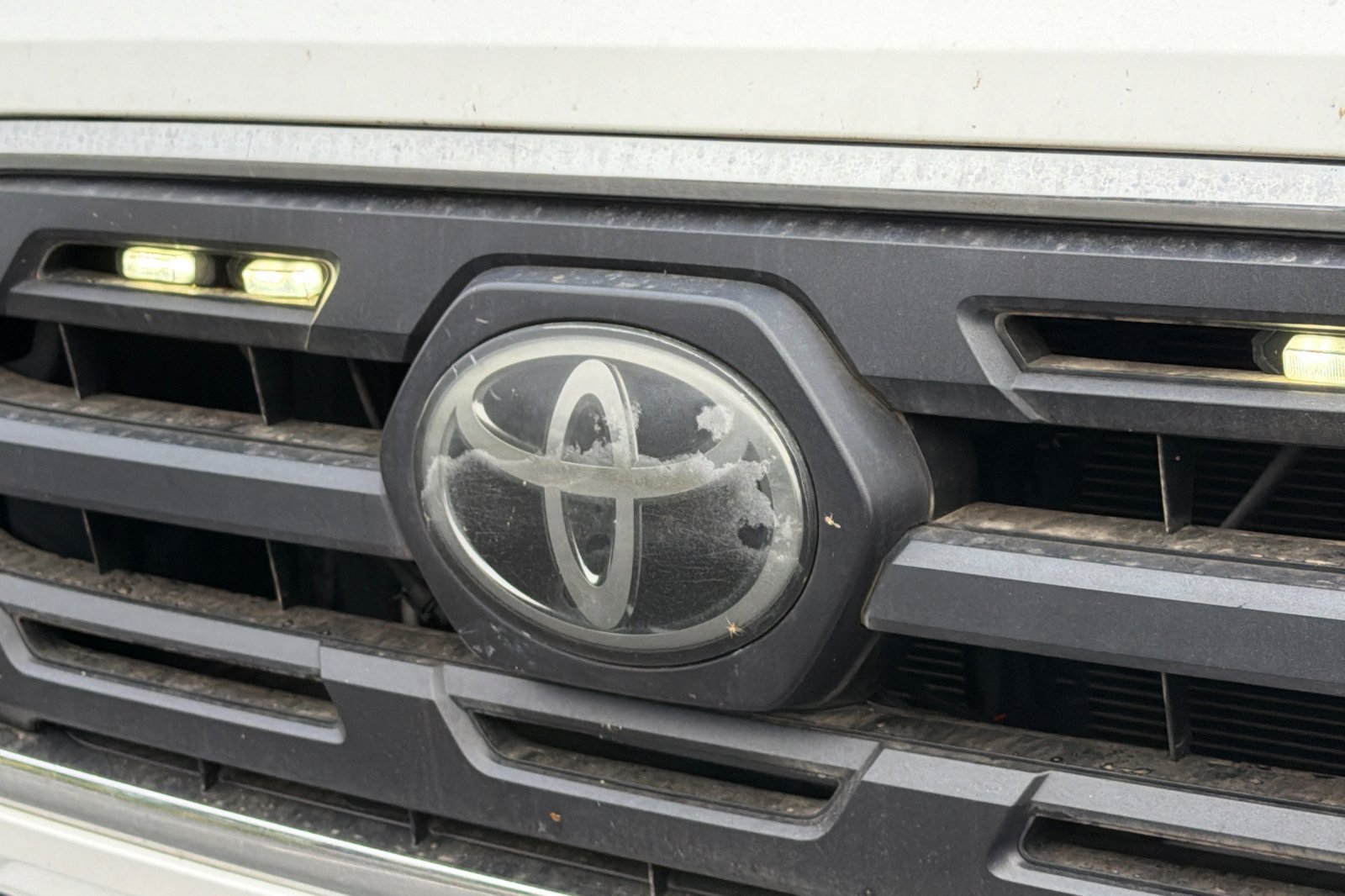 Used 2019 White Toyota SR5 image 38