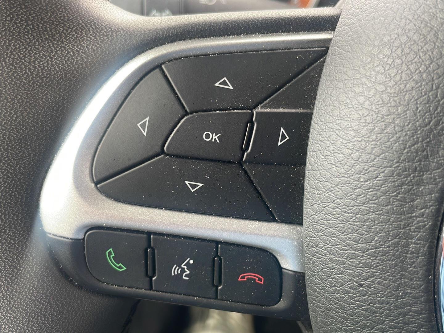 Used 2020 Alpine White Clearcoat Jeep Latitude image 2