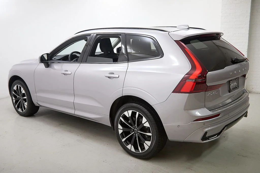 New 2026 Aurora Silver Volvo Plus image 7