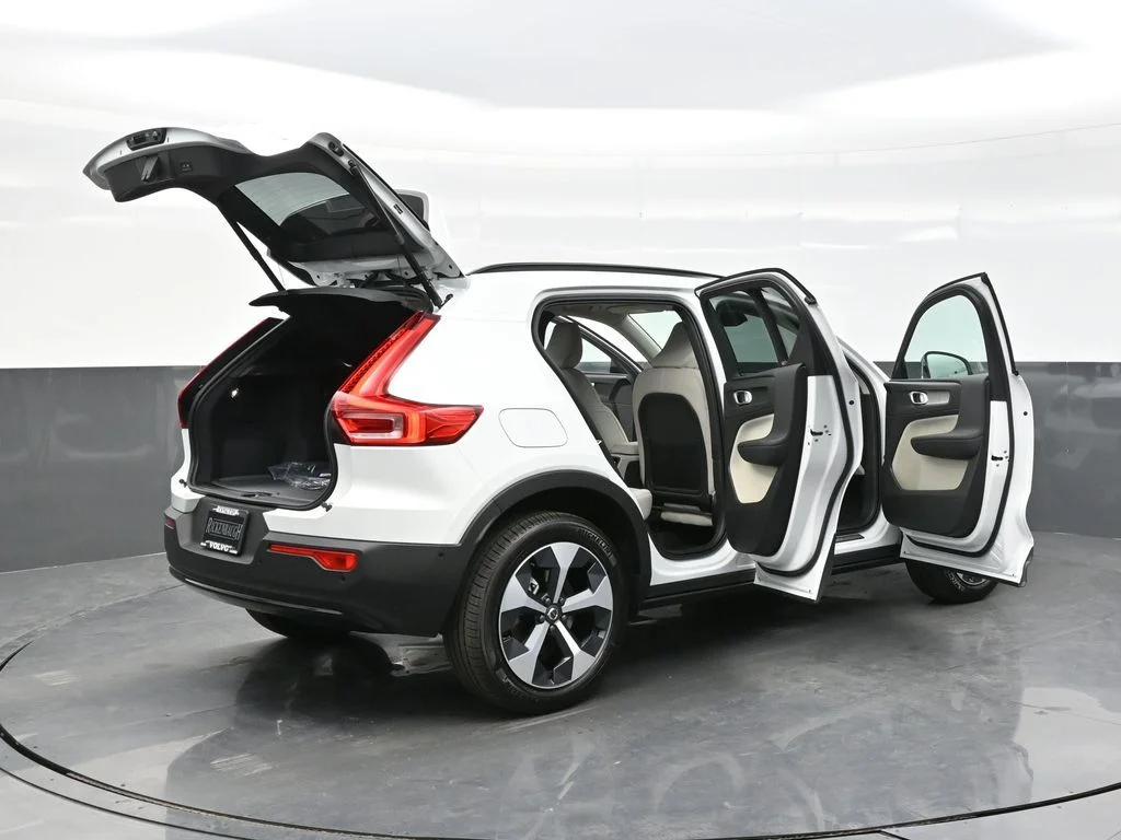 2026 Volvo XC40 Plus - Photo 30