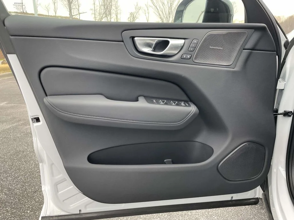 New 2026 Crystal White Volvo Plus image 5