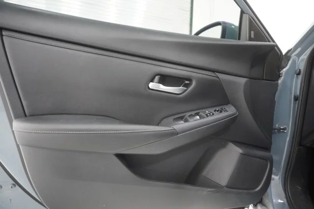 Used 2025  Nissan SV image 13