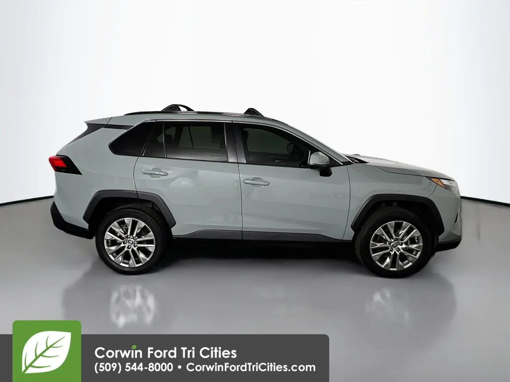 Used 2022 Gray Toyota XLE Premium image 19