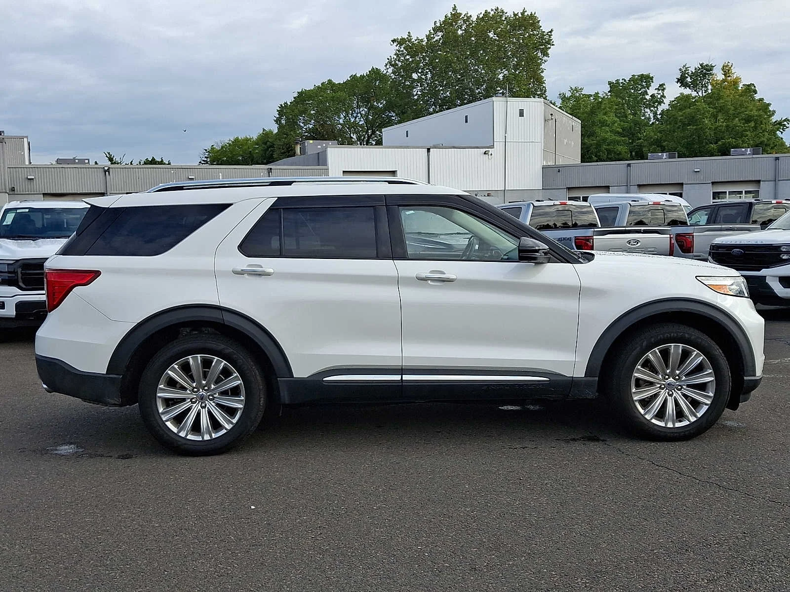 Used 2020 Star White Metallic Tri-Coat Ford Limited image 7