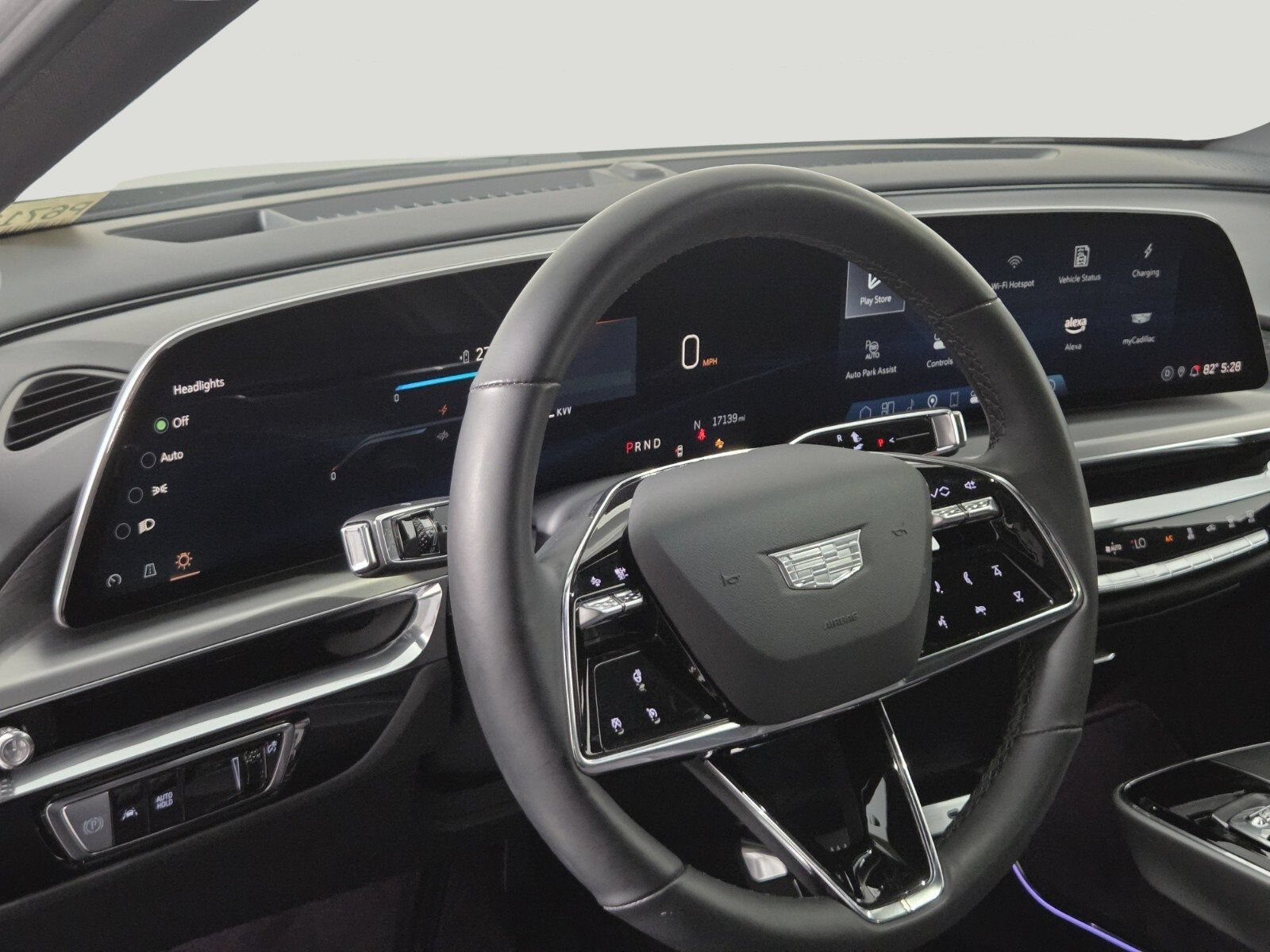 2024 Cadillac LYRIQ Luxury 1 - Photo 11