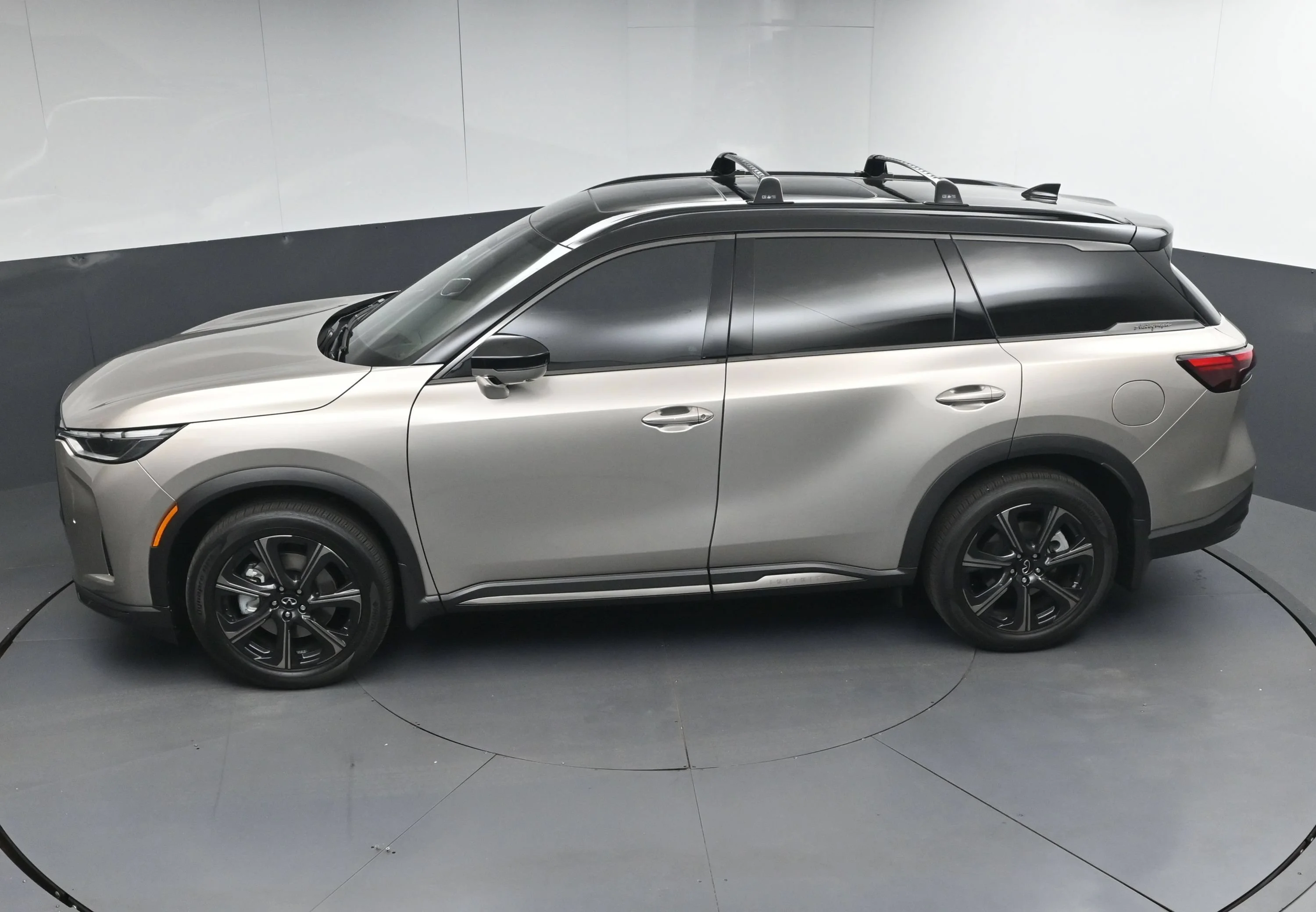 Used 2026 Warm Titanium/Black Obsidian INFINITI AUTOGRAPH image 41