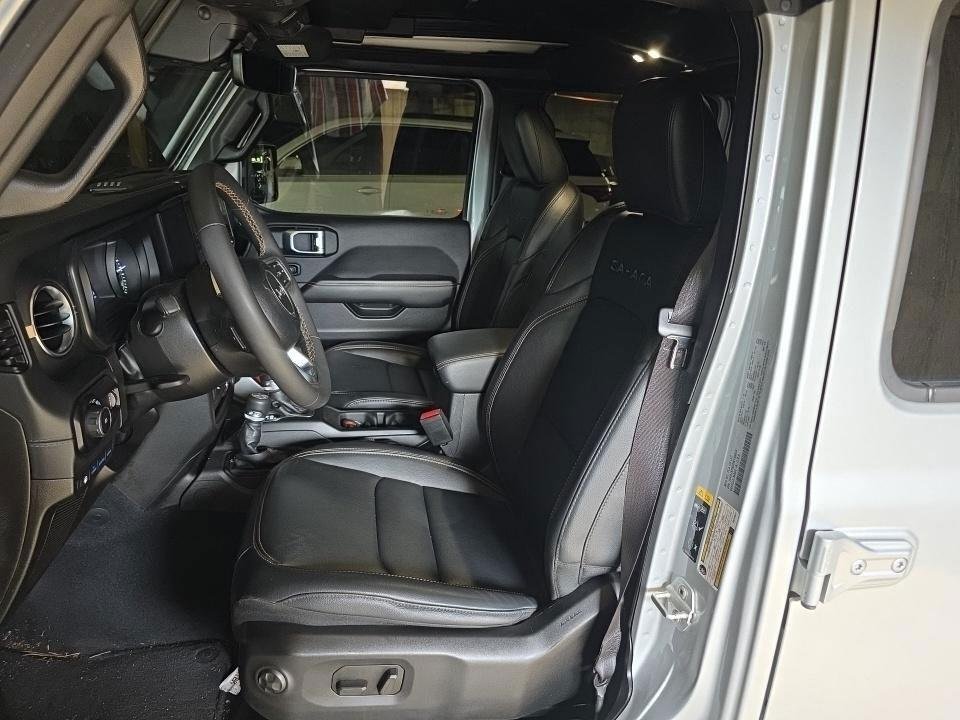 Used 2024 Silver Zynith Clearcoat Jeep Sahara image 8