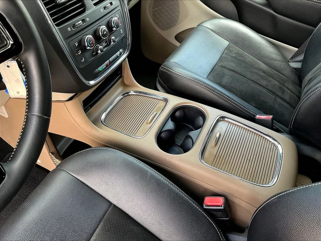 Used 2019 Red Dodge SXT image 24