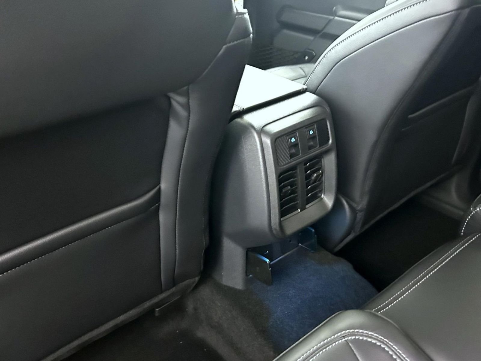 New 2026 Avalanche Gray Ford Outer Banks image 21