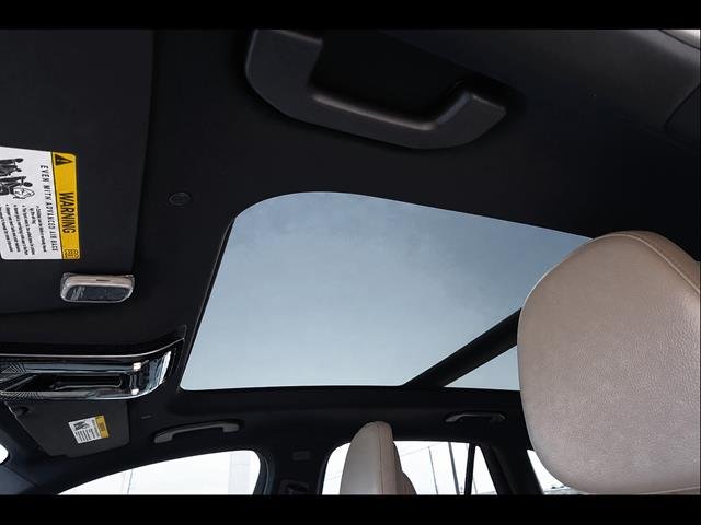 Used 2023  Mercedes-Benz GLC 300 4MATIC® image 11