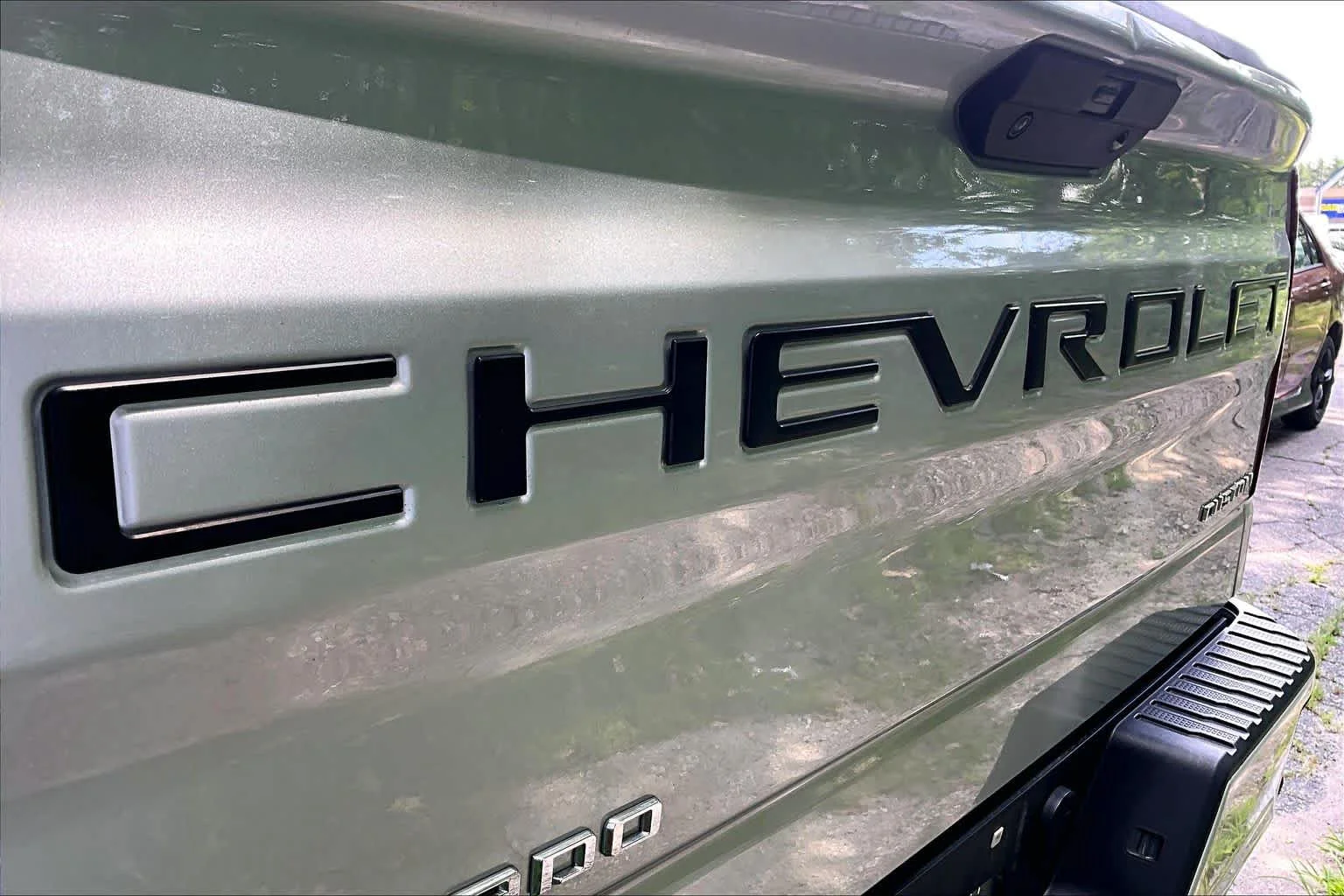Used 2021 Silver Ice Metallic Chevrolet Custom image 29