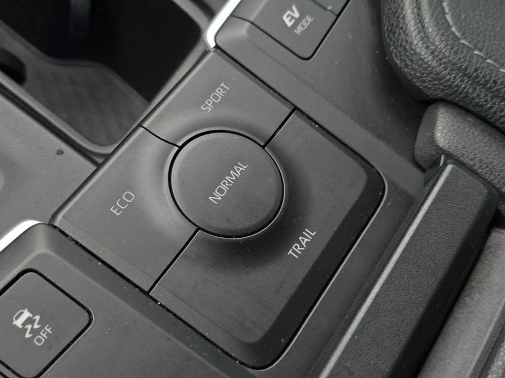 Used 2024 White Toyota XLE image 35