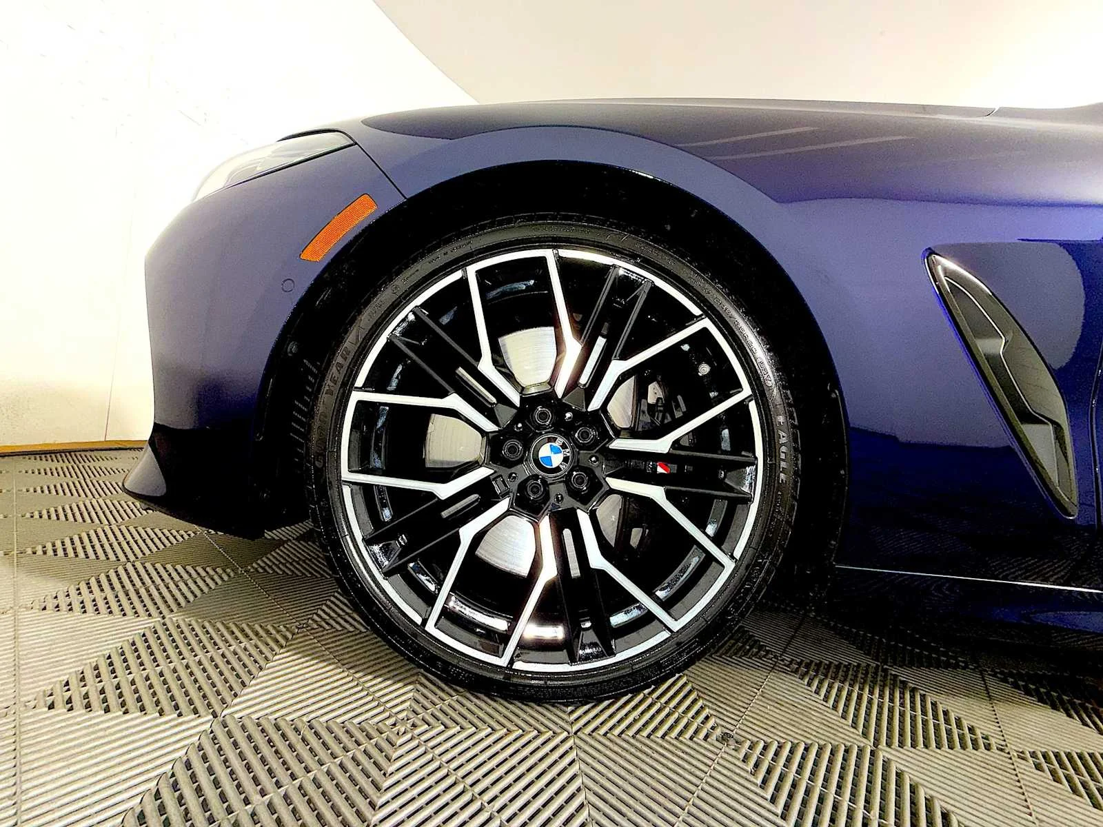 2026 BMW 8 Series M850i - Photo 8