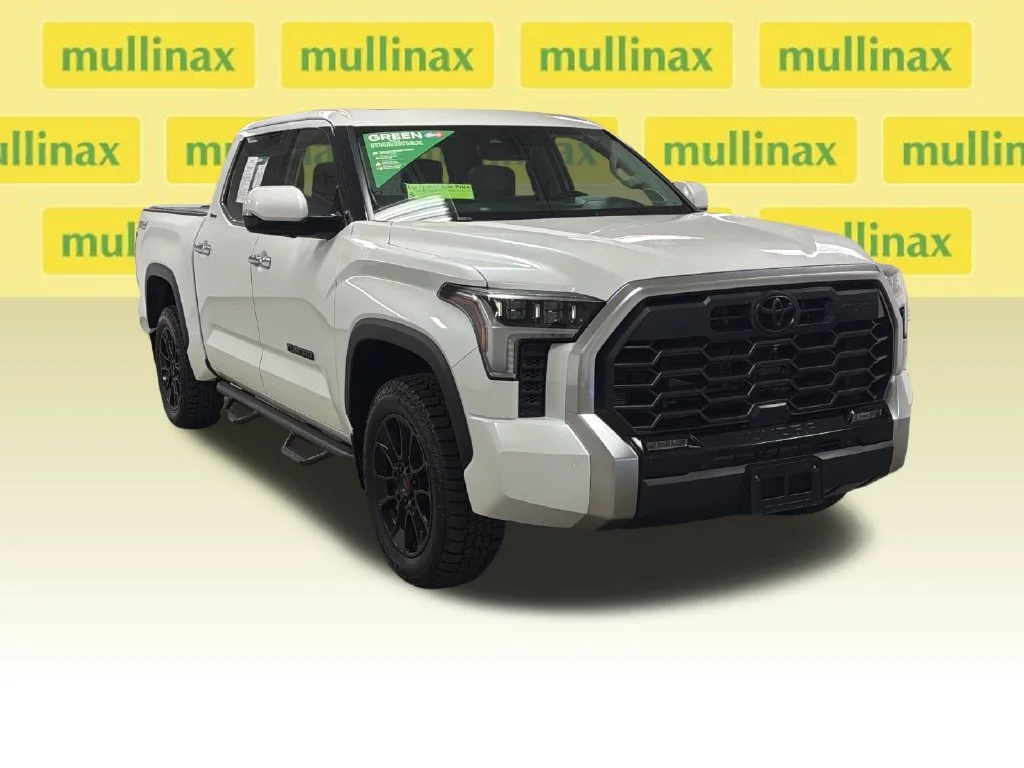 Used 2022 Off-white Toyota Limited image 3
