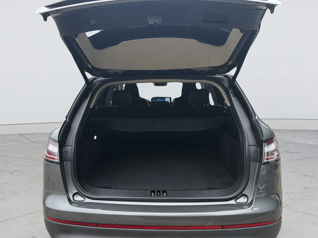 Used 2023 Gray Lincoln Reserve image 18