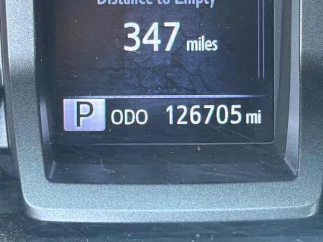 Used 2016 White Toyota SR5 image 27