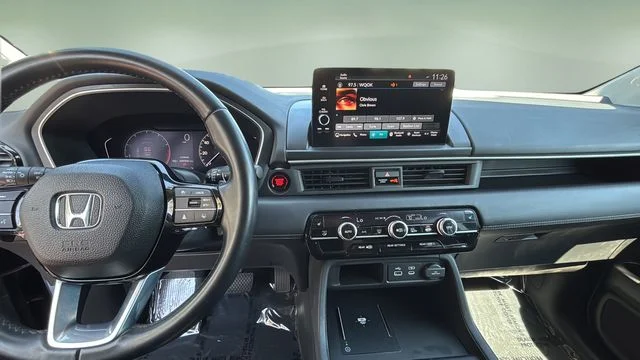Used 2025  Honda Touring image 11