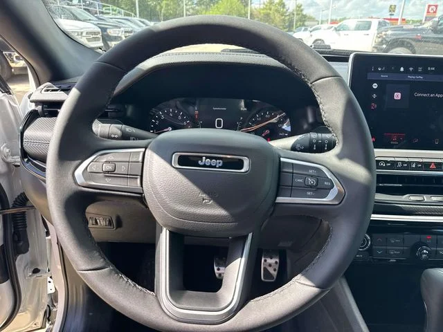 New 2026 White Jeep Latitude image 23
