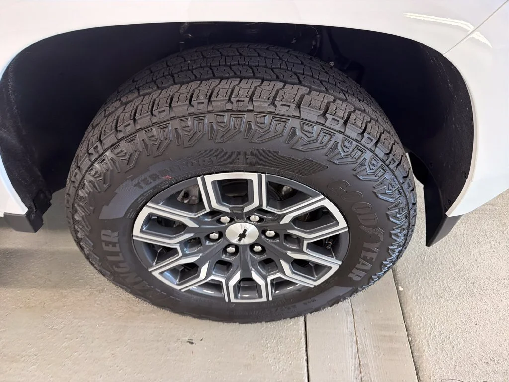 Used 2026 Summit White Chevrolet Z71 image 4