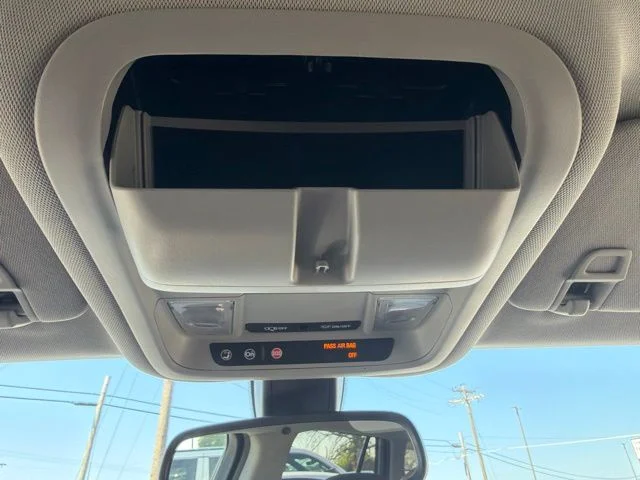 Used 2018 White GMC SLE image 28