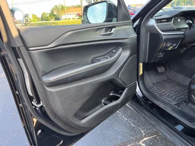 Used 2025 Black Jeep Altitude image 4