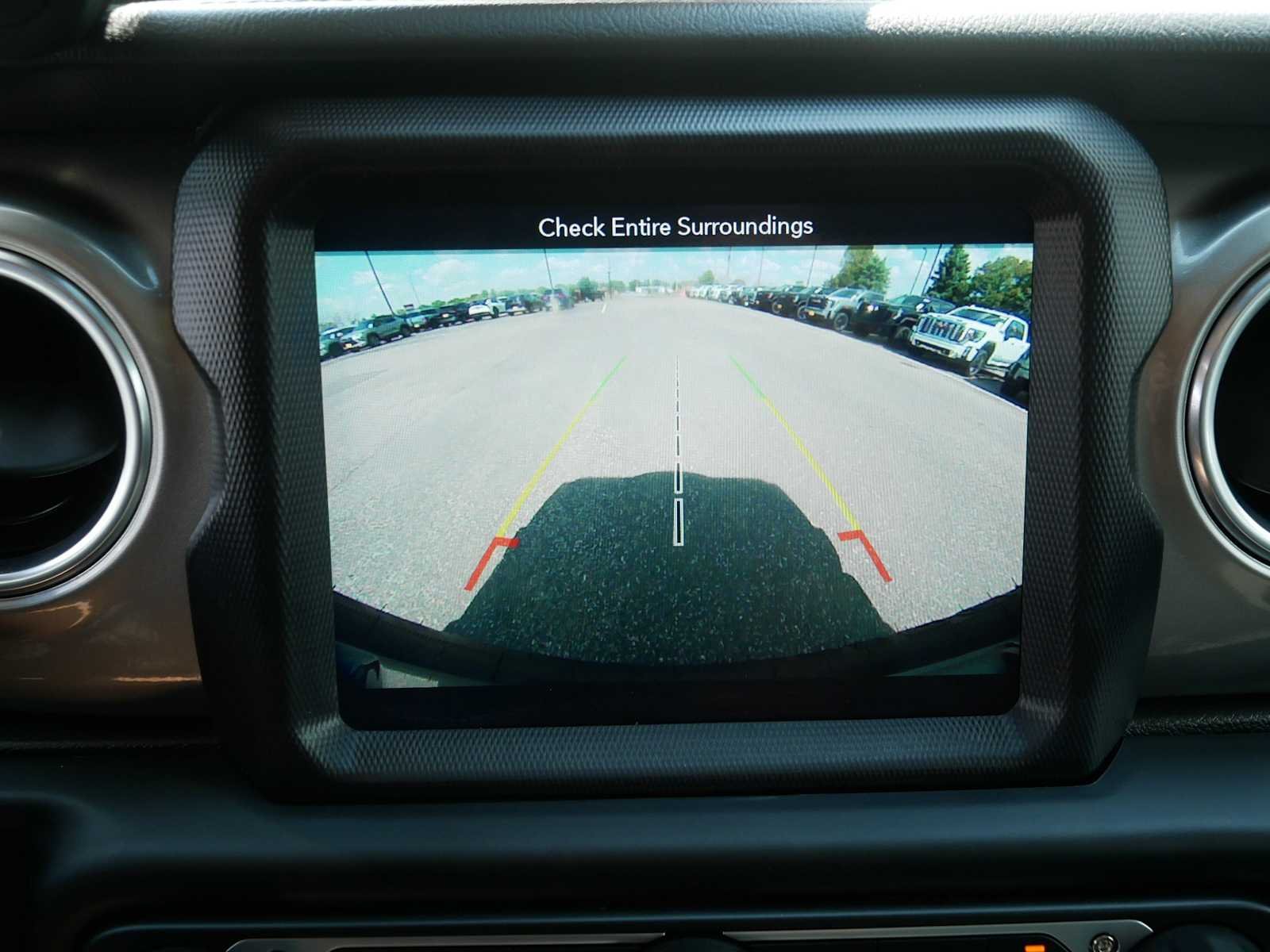 Used 2018 Bright White Jeep Sahara image 27