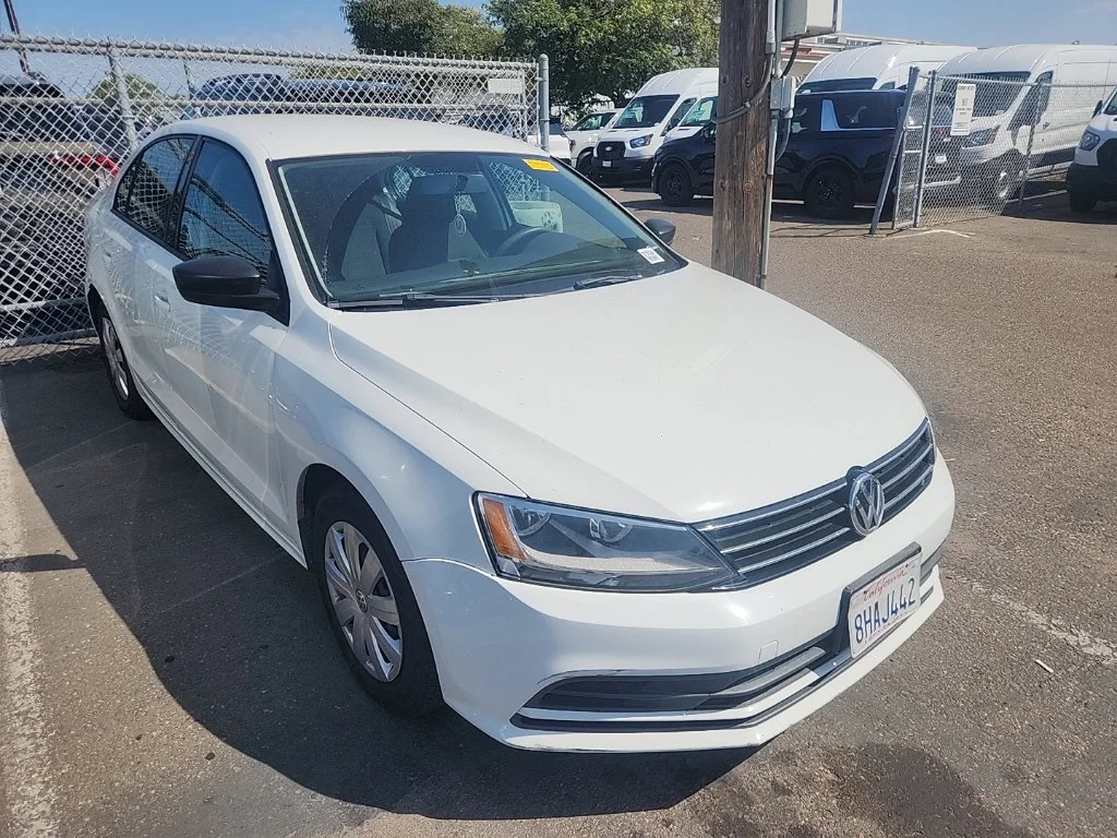 Used 2016 White Volkswagen 1.4T S image 1