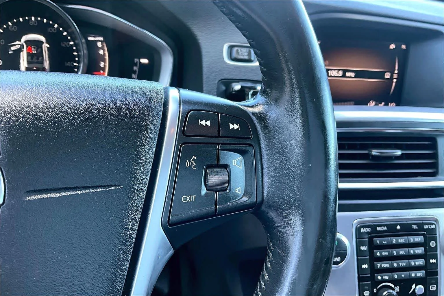 Used 2018 Crystal White Pearl Metallic Volvo  image 24