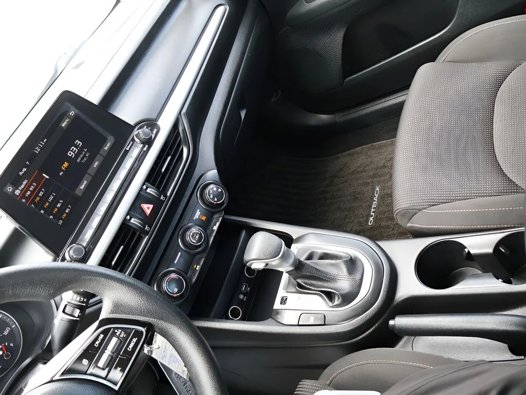 Used 2021 White Kia LXS image 19
