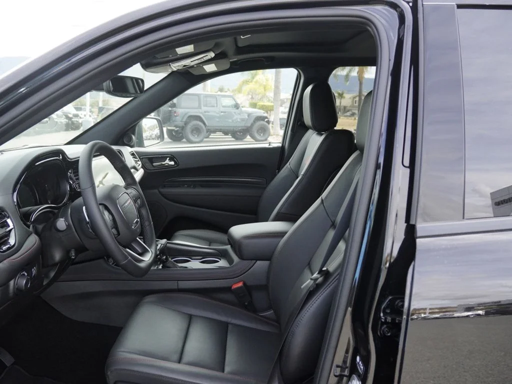 New 2026 Diamond Black Clear-Coat Exterior Paint Dodge GT Plus HEMI V8 image 19