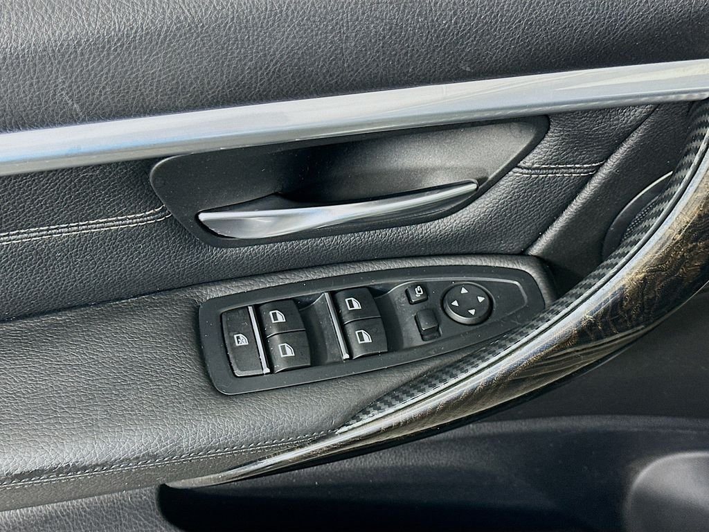 Used 2016 Silver BMW 328i image 17