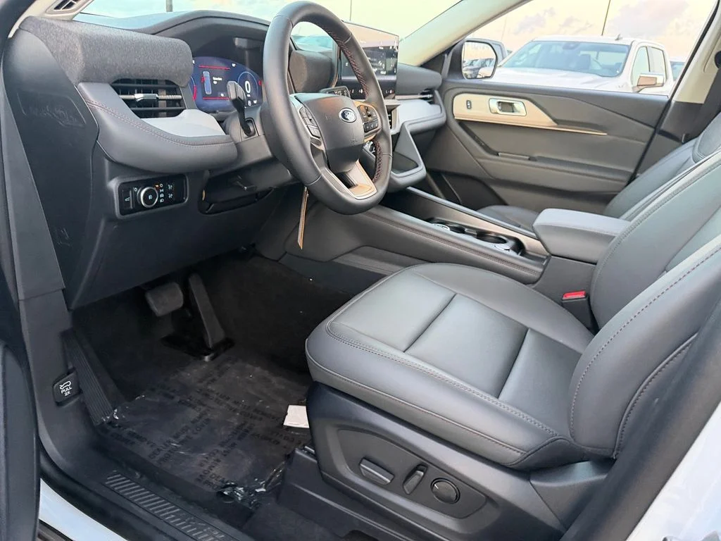 New 2026 Space White Metallic Ford Active image 6